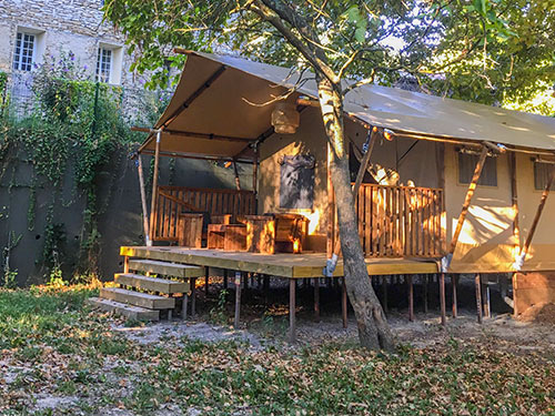 Honeysuckle Lodge auf dem Campingplatz Provence