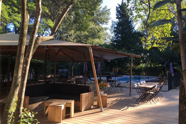 Campingplatz in der Provence mit Pool